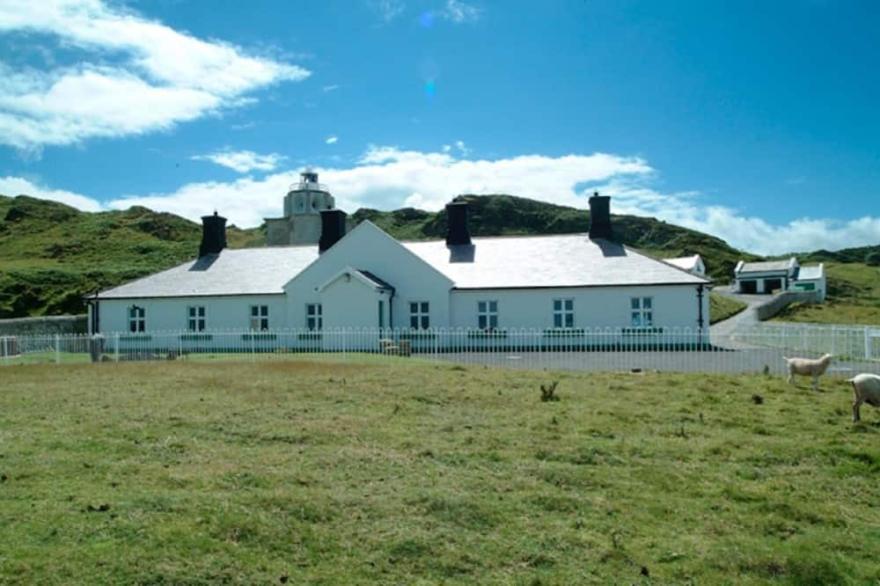 This cottage is part of the Bull Point Lighthouse site, just outside the pretty village of Mortehoe.
