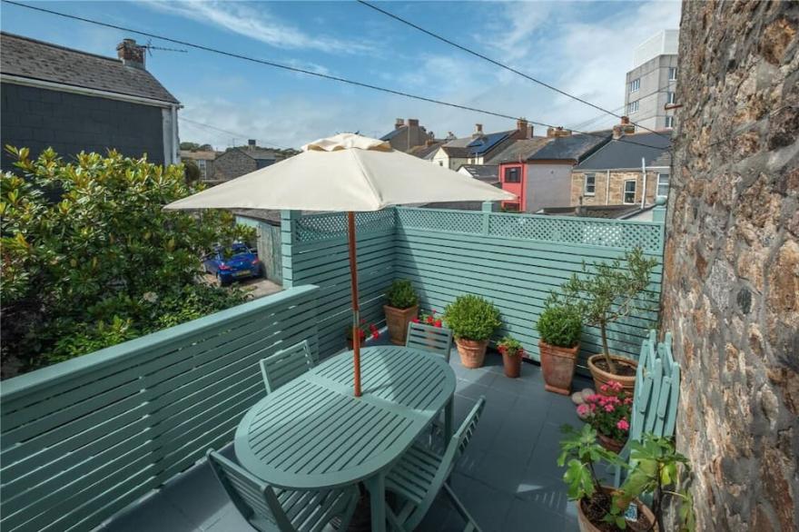 Georgian Penthouse - Private terrace & parking