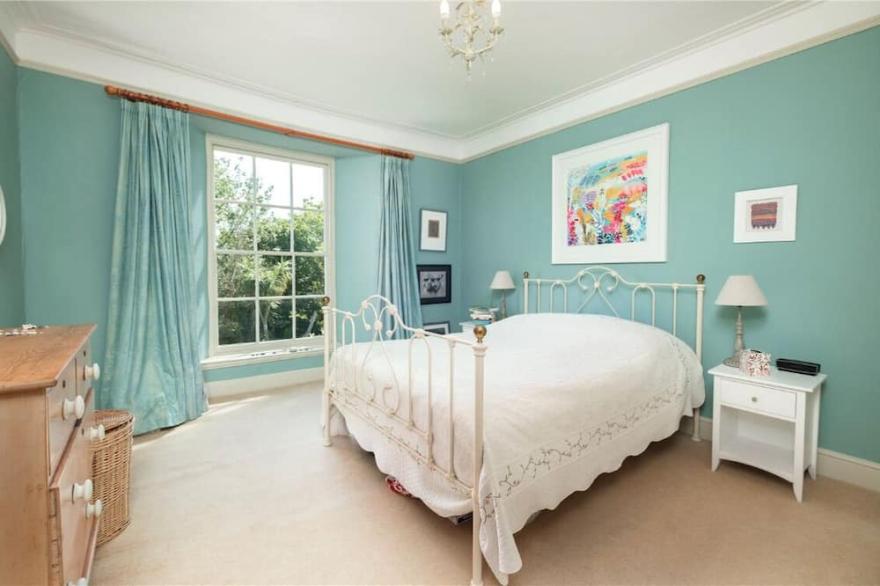 Georgian Penthouse - Private terrace & parking