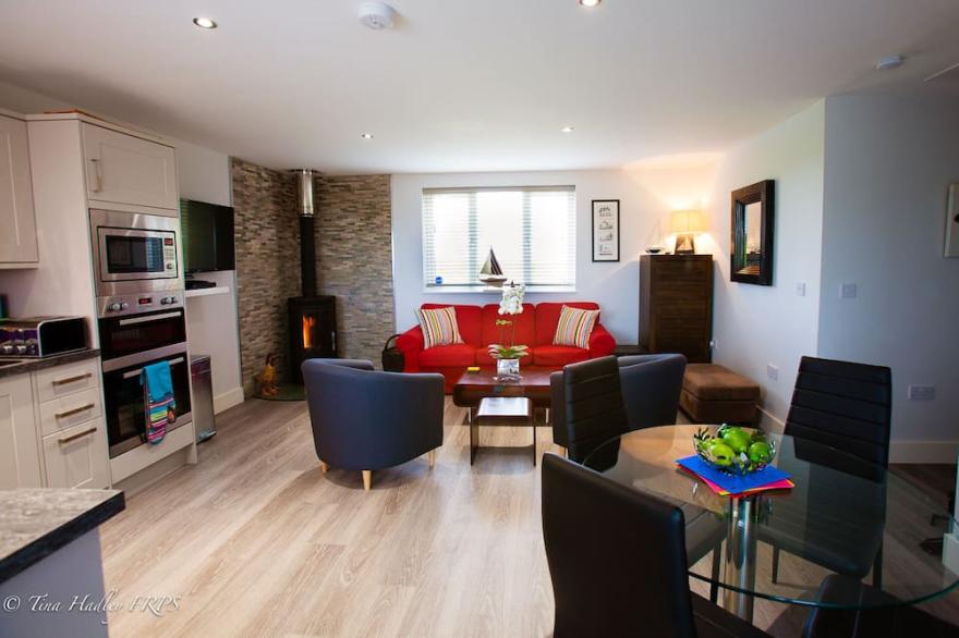 Lands End 4 bedroom Cottage, with hot tub and private garden
