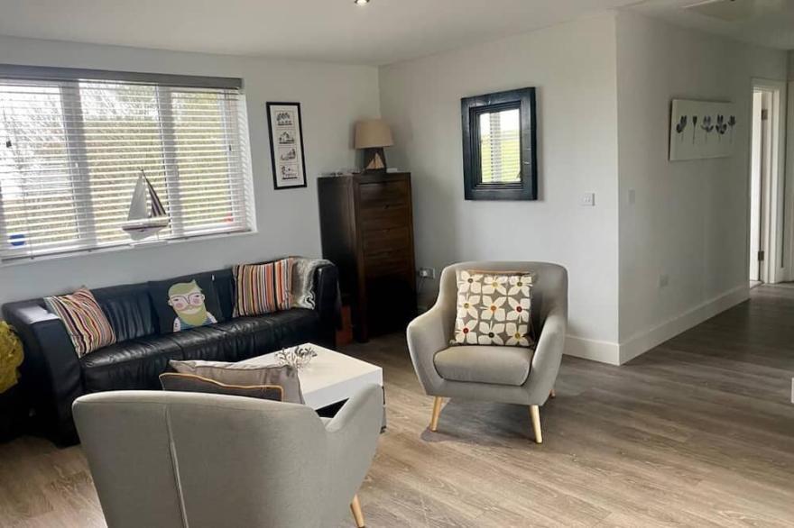 Lands End 4 bedroom Cottage, with hot tub and private garden