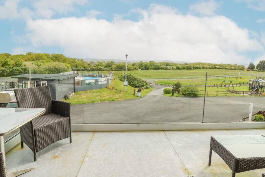 THE HAY SUITE, pet friendly, with pool in Aberystwyth
