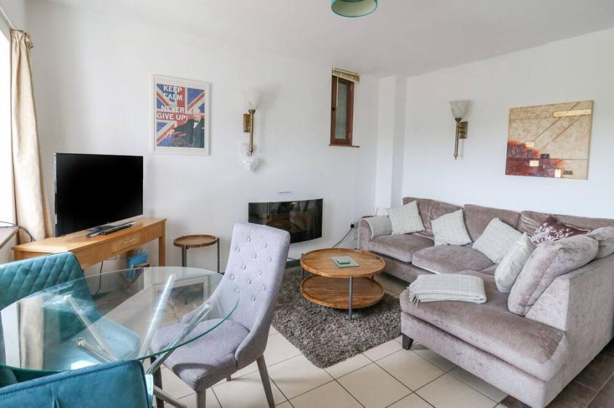 THE HAY SUITE, pet friendly, with pool in Aberystwyth