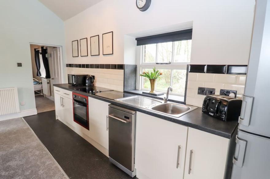 THE STABLE, pet friendly, character holiday cottage in Lydney