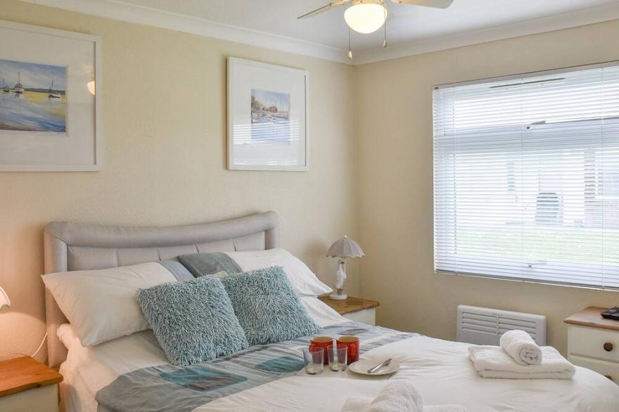 2 bedroom accommodation in California, near Great Yarmouth