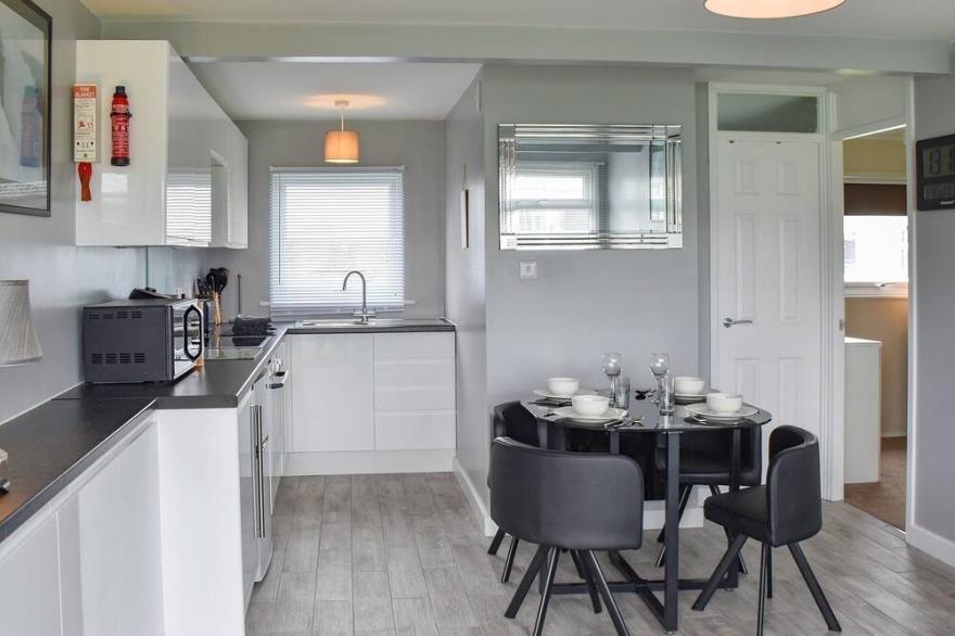 2 bedroom accommodation in California, near Great Yarmouth