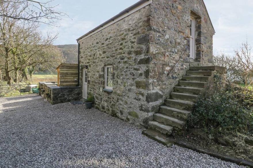 OWL COTTAGE, pet friendly, character holiday cottage in Abersoch