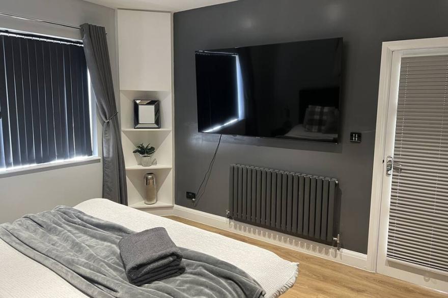 The Broadway Beach homes AirBnb with Hot tub