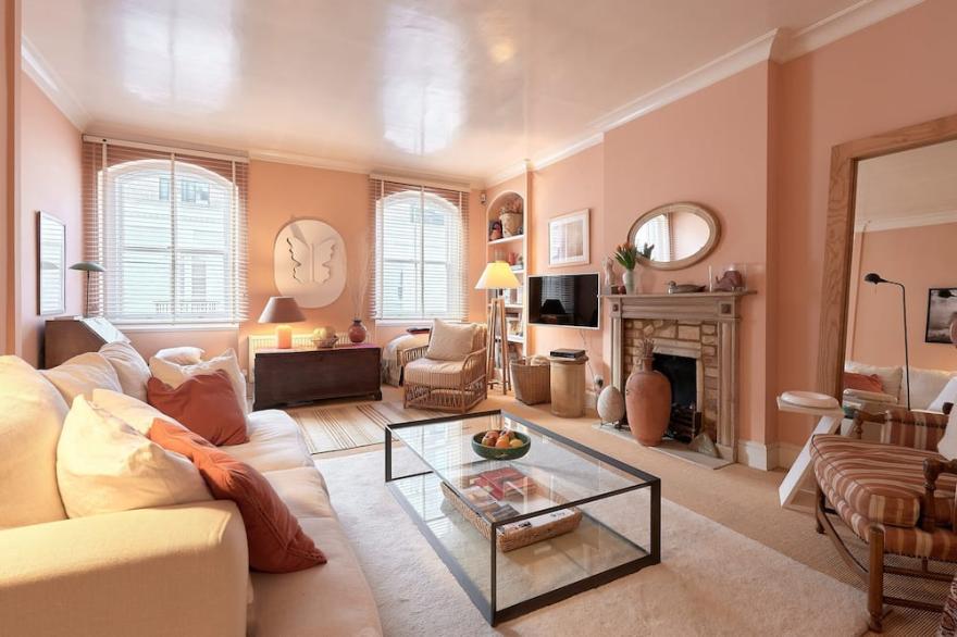 A PERFECT TREASURE -  KNIGHTSBRIDGE LUXURY MEWS APARTMENT