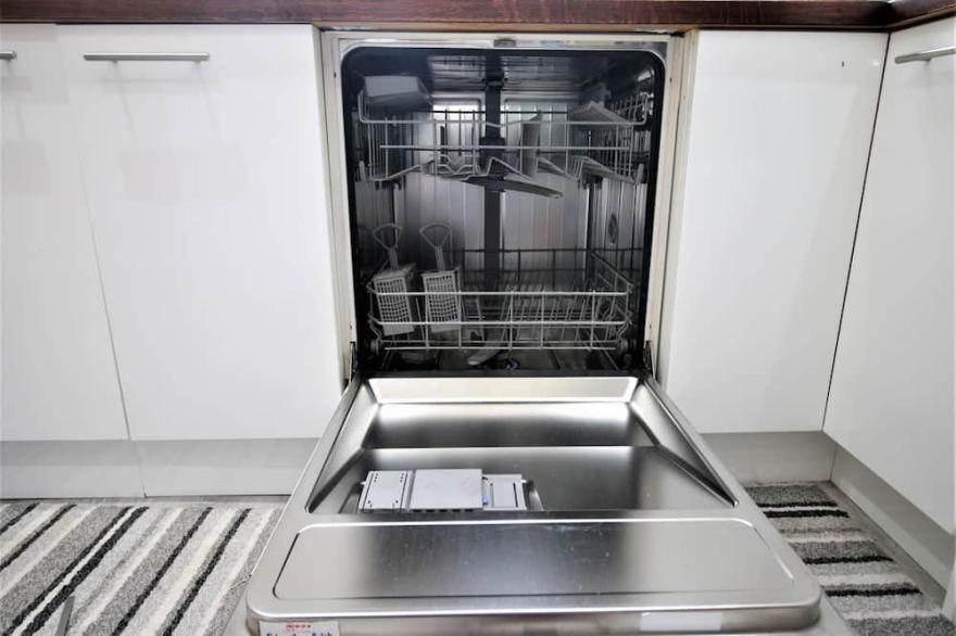 Janet Street Loft (Sleeps 8)