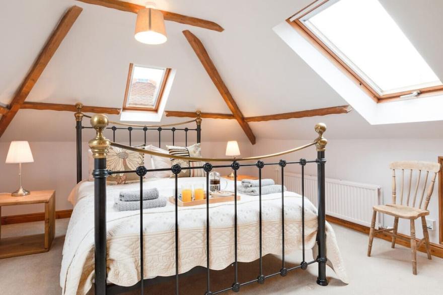 Smugglers Retreat - Four Bedroom House, Sleeps 8