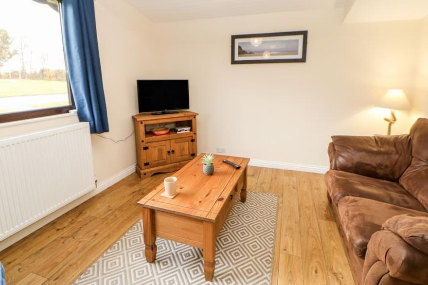 FOXGLOVE LODGE, pet friendly, with a garden in Saltburn-By-The-Sea