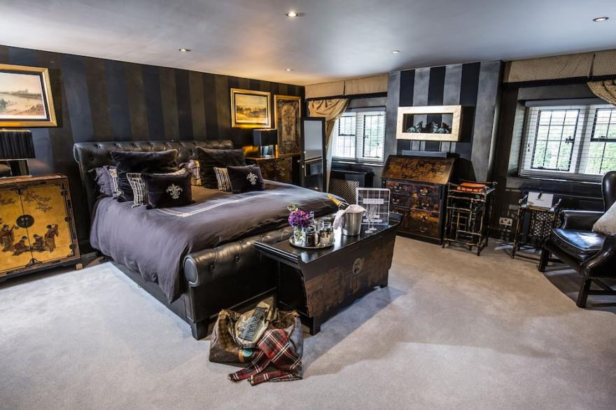 Live Like A King In The Heart Of The Cotswolds