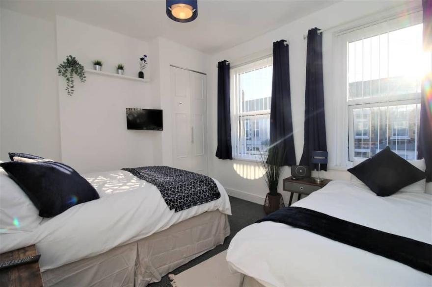 Donald Street House (Sleeps 8)