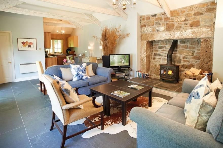 Four and a half miles south of Helston, this delightful cottage is situated on a tranquil estate.