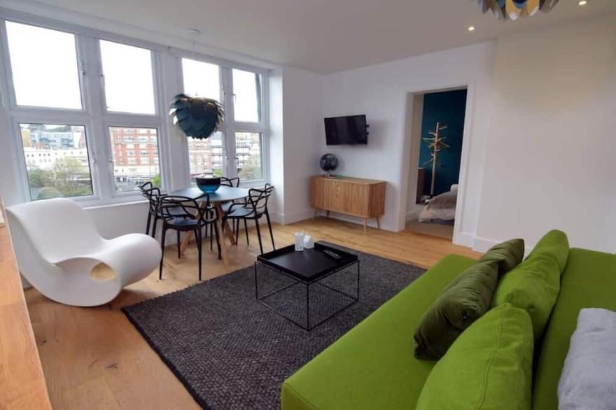 **Town Centre** New Modern Apartment near Beach
