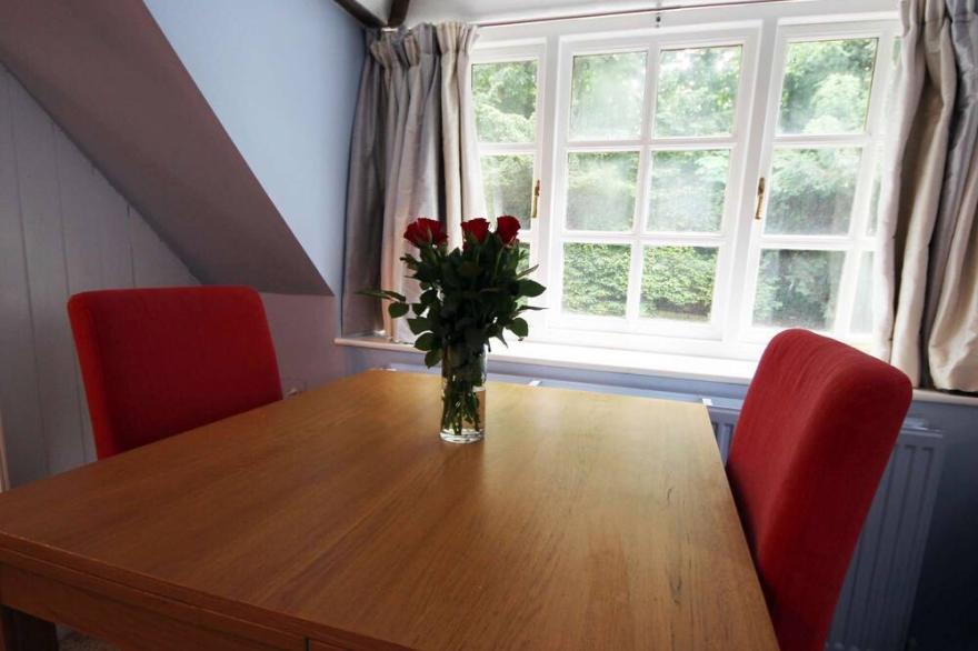 Self catered Coach House near Bath, sleep 4 with private entrance, marble bathroom, parking, Wifi