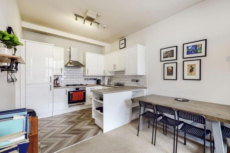 UK.LO.MID - Charming 1 bedroom flat with parking in Brentford