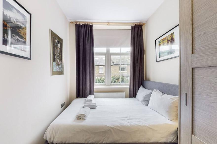 UK.LO.MID - Charming 1 bedroom flat with parking in Brentford