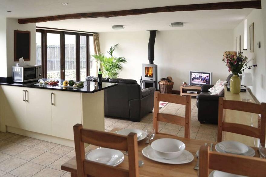A beautiful conversion of a 400-year-old threshing barn. Pet-friendly.