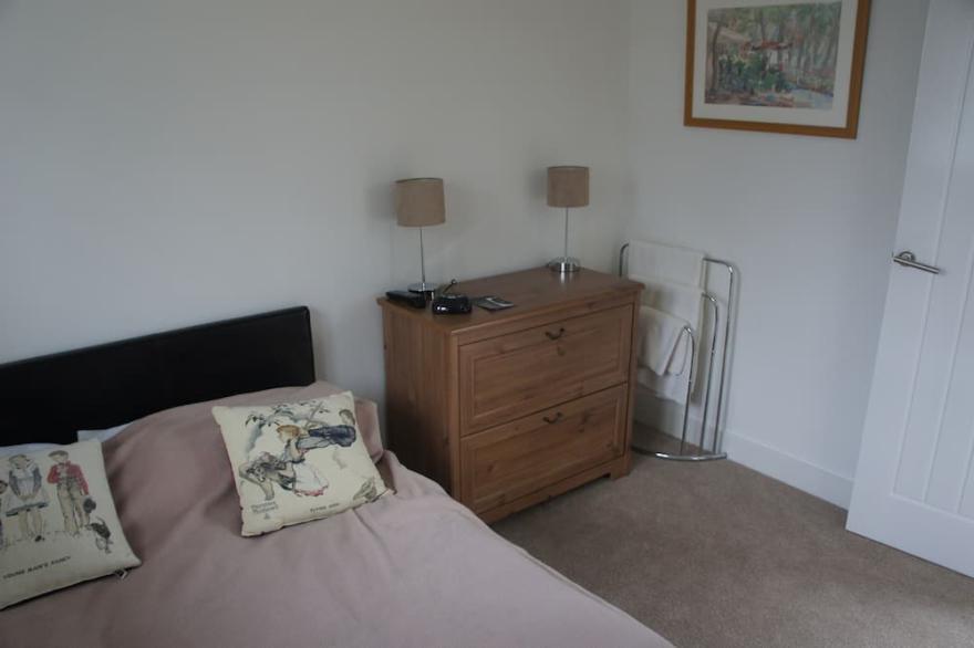 Beautifully renovated 2 bedroom cottage