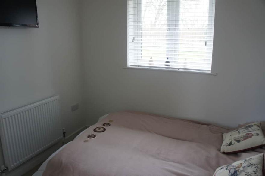 Beautifully renovated 2 bedroom cottage