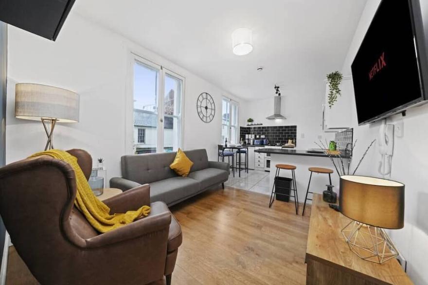 Flat C · Central Gem of Leamington Spa by PureStay