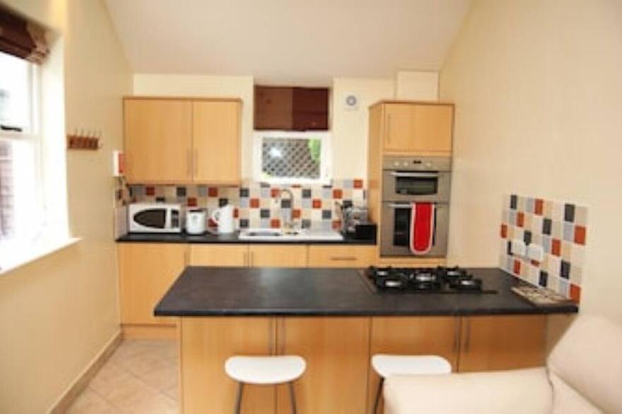 Studio apartment In Central Keswick, With Patio Area