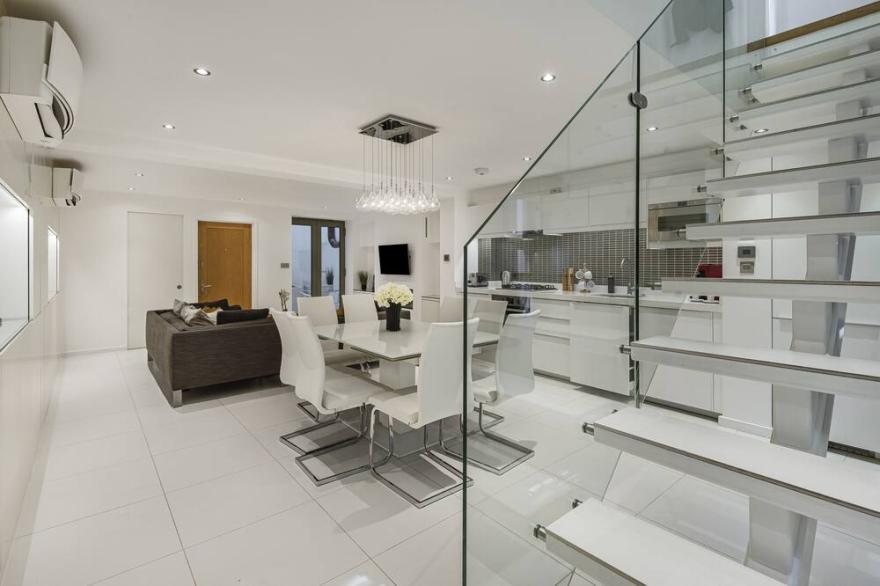 Absolutely Stunning Luxury two bedroom Apartment in Bloomsbury