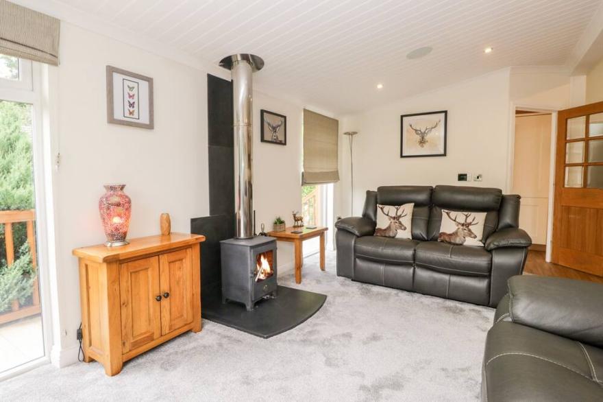 ROBIN LODGE, pet friendly, luxury holiday cottage in Cartmel