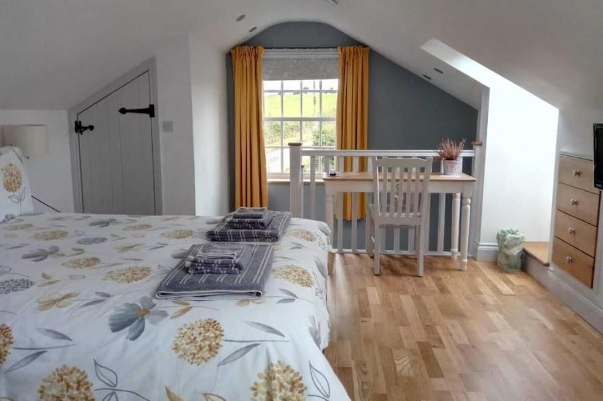 Cosy cottage with private parking and lovely views