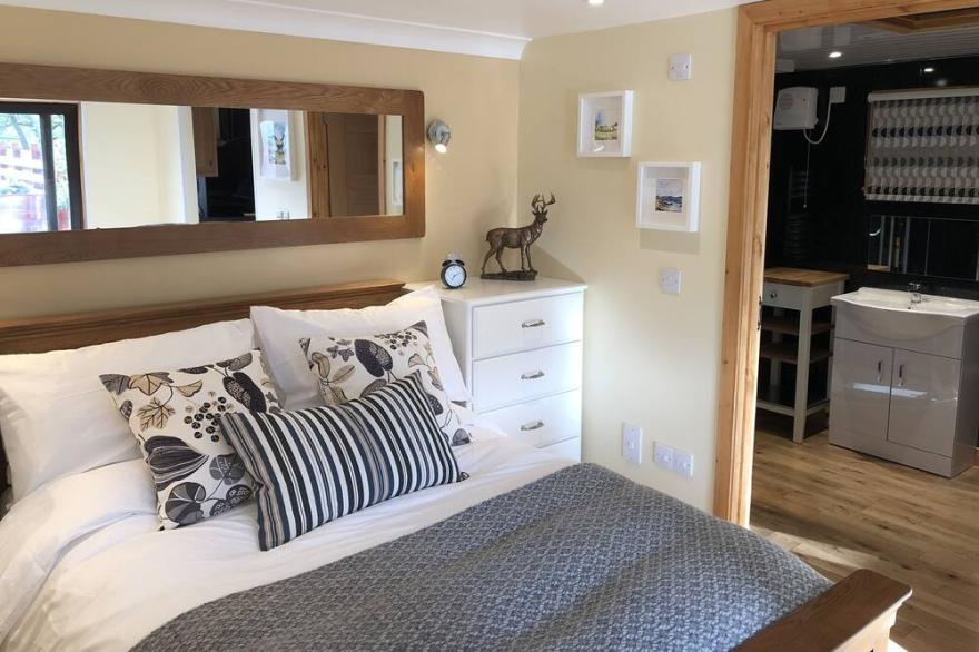 A Lovely Studio-Lodging for two, by the River in Scotland's first National Park