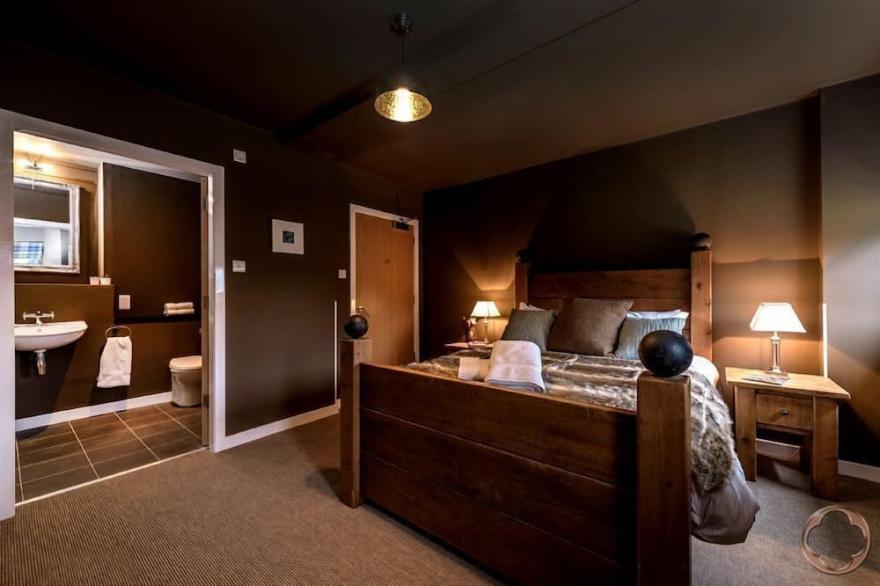 Luxury Self Catering Apartment with Swimming Pool in the Grounds of a Monastery on Loch Ness