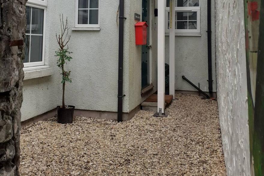 Characterful Cottage near the Beach, Shops & Pier