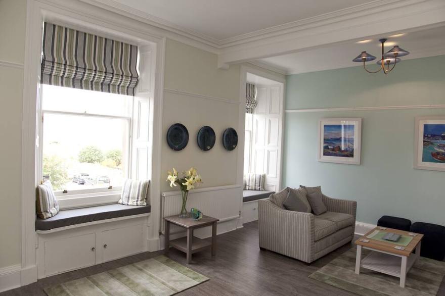 Apartment with sea views, close to beach and golf course