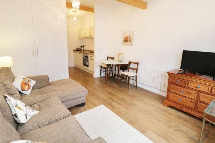 THE GOOSE SHED, pet friendly, with a garden in Thornton, Lancashire