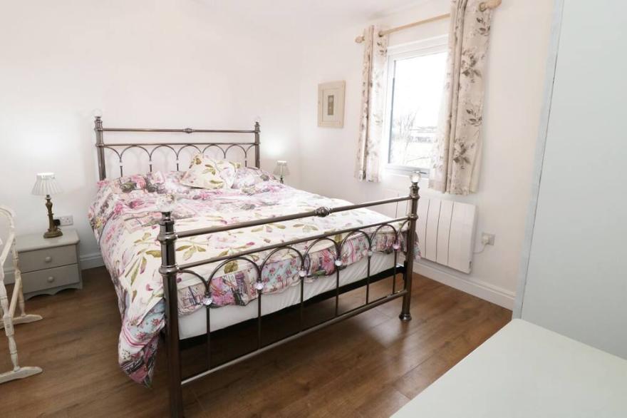 THE GOOSE SHED, pet friendly, with a garden in Thornton, Lancashire