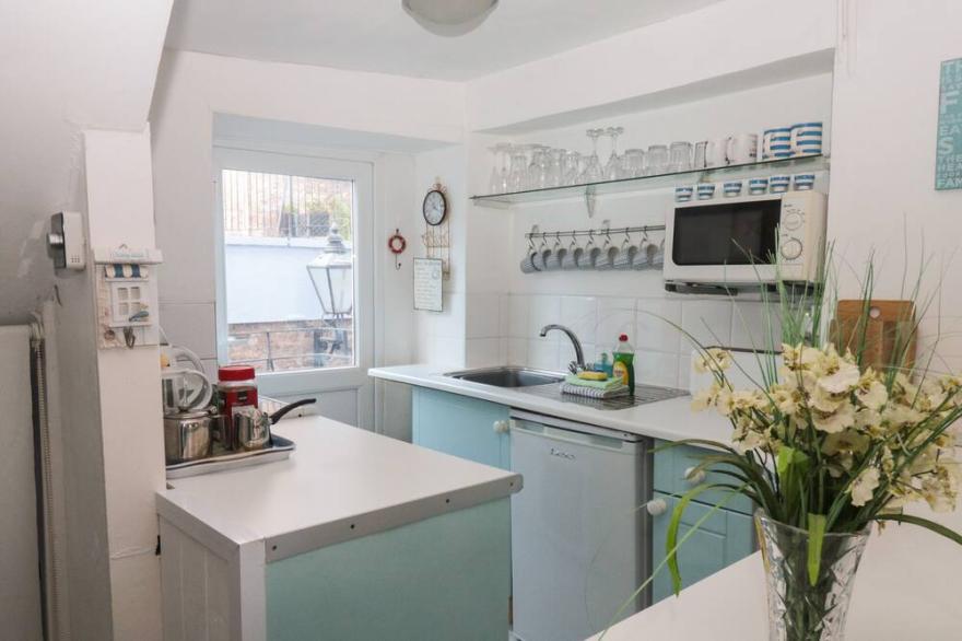 THE HAVEN, pet friendly, character holiday cottage in Brixham
