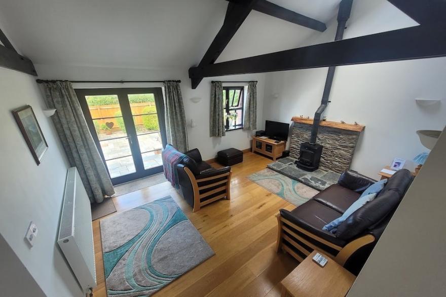 Long Linhay is a spacious cottage for 2 with sea views & private, sunny patio.