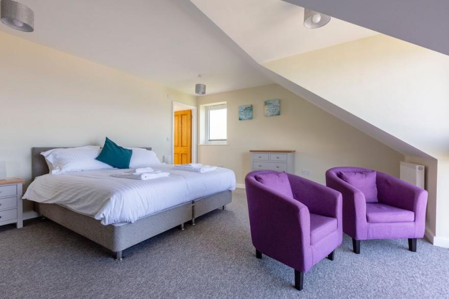 Granite Cottage in St Ives with Hot tub, Parking for 3, Views & Wifi