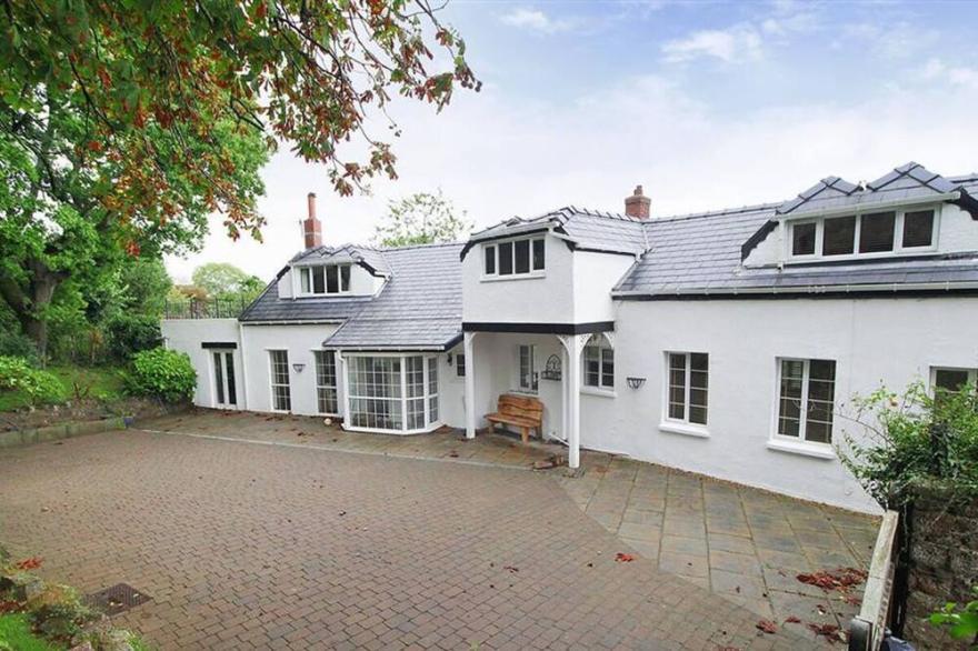 Holly Tree Lodge in the beautiful Swansea