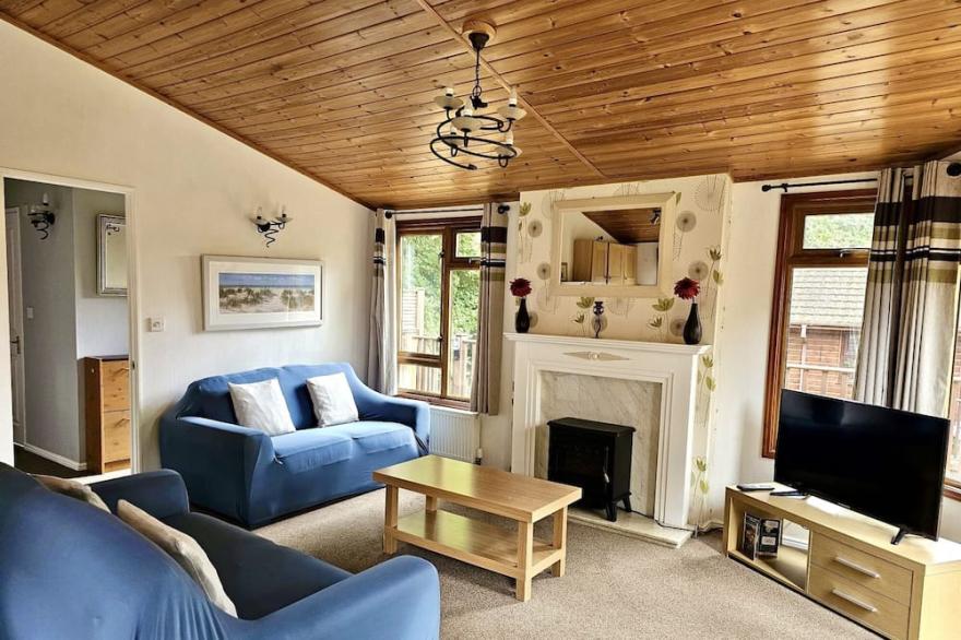 Comfortable Lodge in Devon - Finlake Resort & Spa