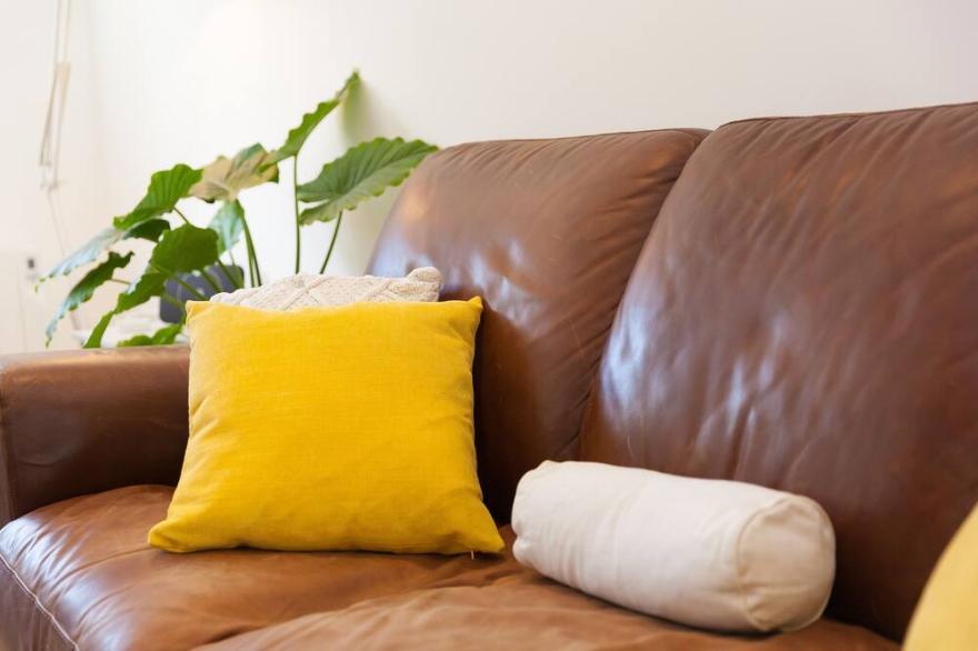 HILLYWYCH STUDIO, pet friendly, country holiday cottage in Portreath