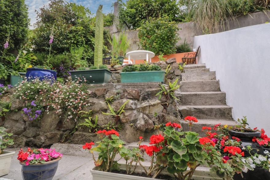8 BOWJEY TERRACE, family friendly, country holiday cottage in Newlyn