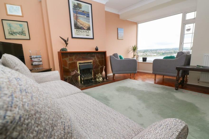 8 BOWJEY TERRACE, family friendly, country holiday cottage in Newlyn