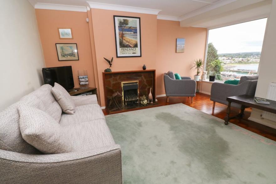 8 BOWJEY TERRACE, family friendly, country holiday cottage in Newlyn
