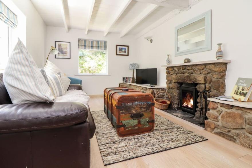 KNILL HOUSE, pet friendly, character holiday cottage in St Ives