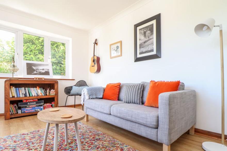 KNILL HOUSE, pet friendly, character holiday cottage in St Ives