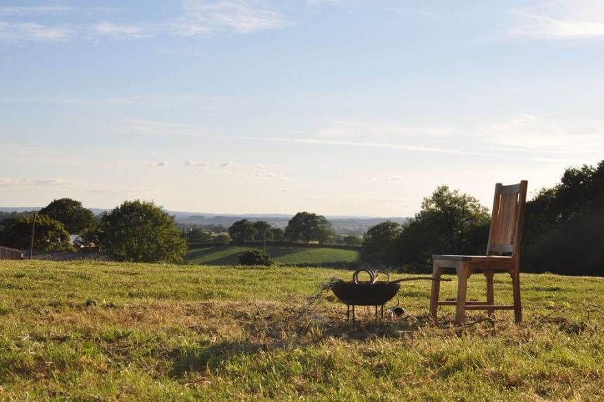 Immaculate and cosy Bell tent in Shaftesbury, UK