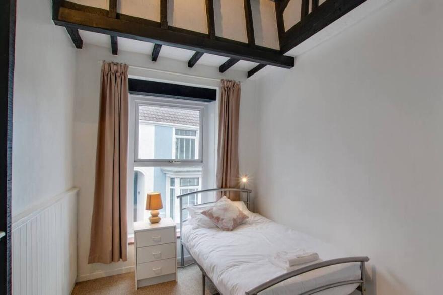 Little Hill House in the beautiful Swansea